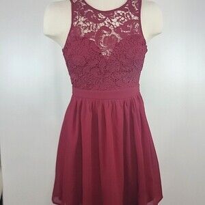 MANIJU Sleeveless Lace Overlay Open Back  Dress size S